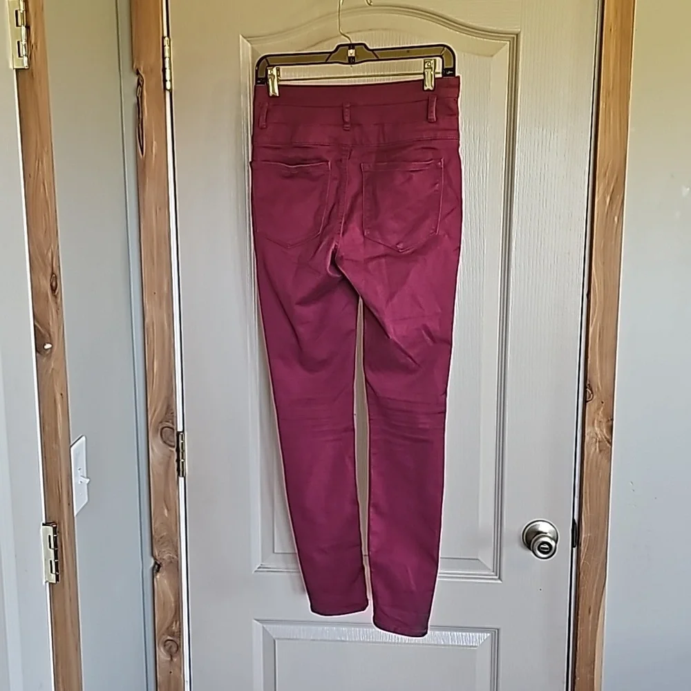 Refuge burgundy size 4 skinny jeans. 3 buttons at high waist SO cute 😍 - Picture 5 of 5